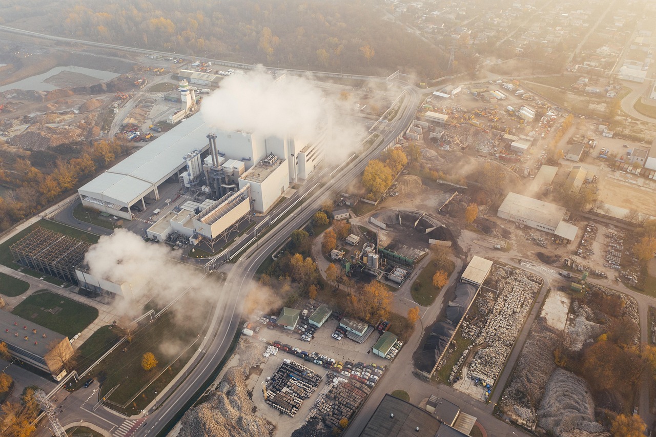 chemischer notfall: schnelle und effektive maßnahmen zum schutz von menschen und umwelt bei gefährlichen chemikalienunfällen.